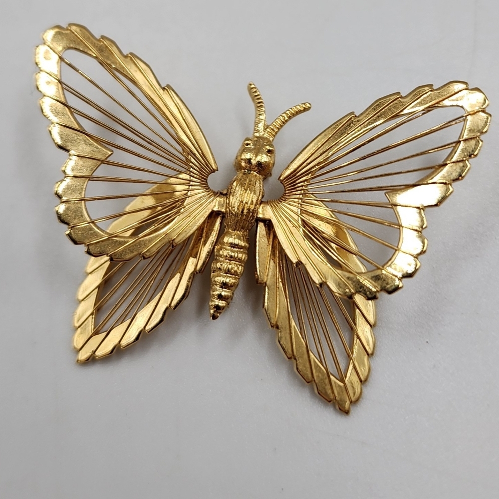 Vintage Monet 3D Butterfly Goldtone Pin Brooch Gold Tone 2" Insect VTG